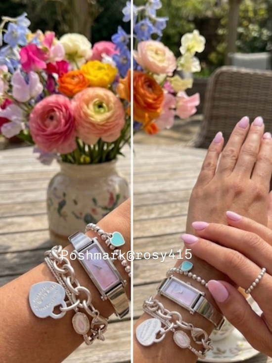 Gucci Accessories - 🎀Gucci watch pink🩷gucci watch silver gucci watch slim vintage bracelet watch